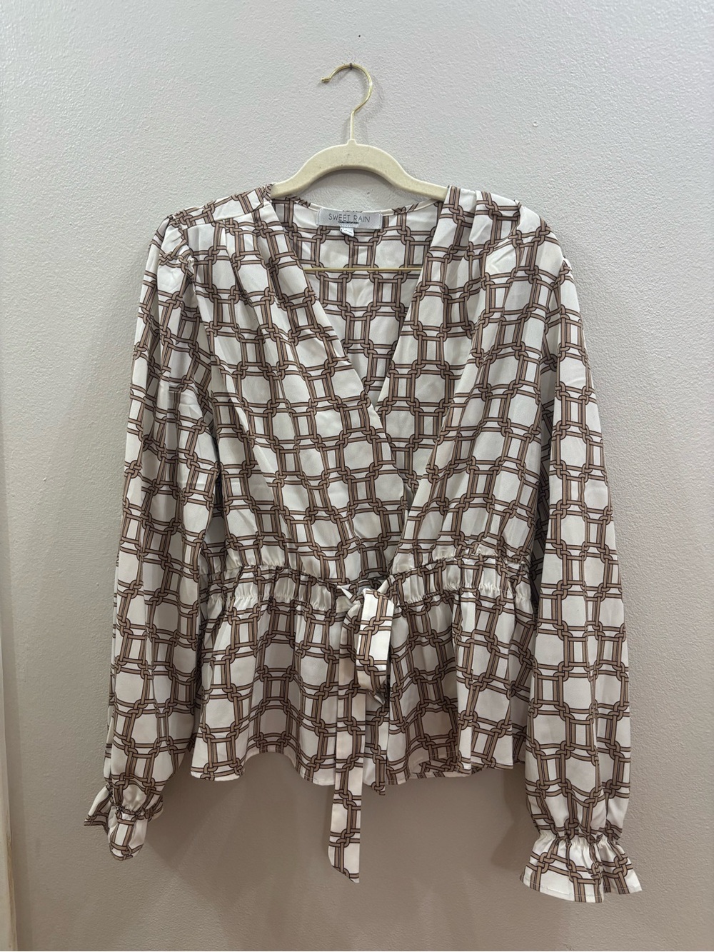 Sweet Rain White and Brown Chain-Print Tie-Waist Blouse